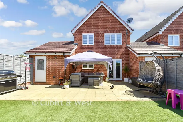 Centenary Road, Southwater, RH13, photo 2