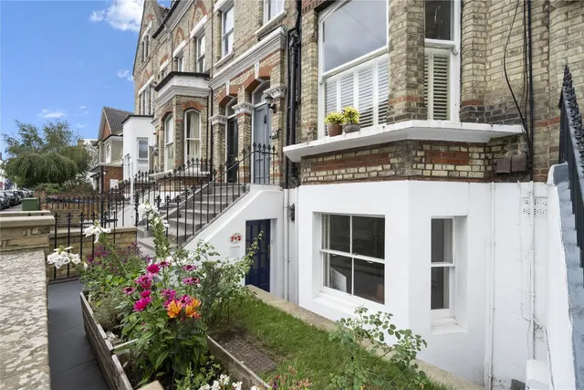St. Andrew's Road, Surbiton, KT6, photo 1