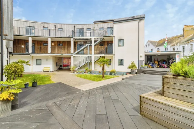 Bishops Place, Paignton, photo 1