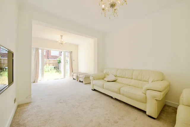 Winchester Road, London, N9, photo 3