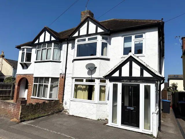 Crown Street, Surrey Egham, TW20, photo 1