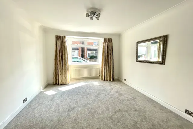 Crown Street, Surrey Egham, TW20, photo 3