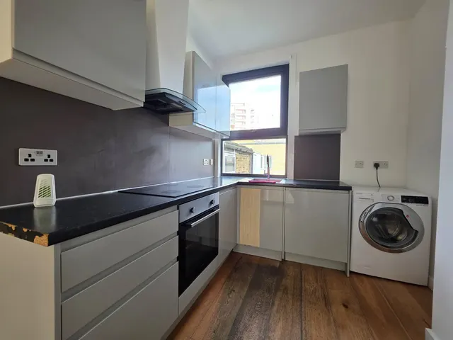 London, SE25 5AH, photo 1
