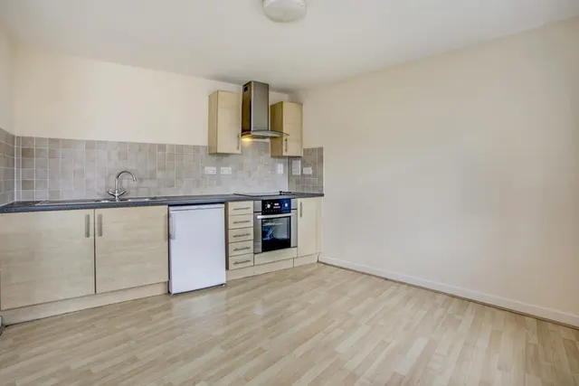 Kenton Road, Kenton, HA3, photo 3