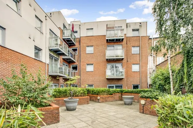 Kenton Road, Kenton, HA3, photo 2