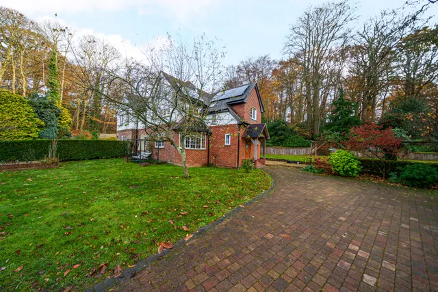 4 bedroom house, Haslemere Road, Brook, GU8