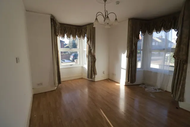 Walton Road, EN11, photo 2