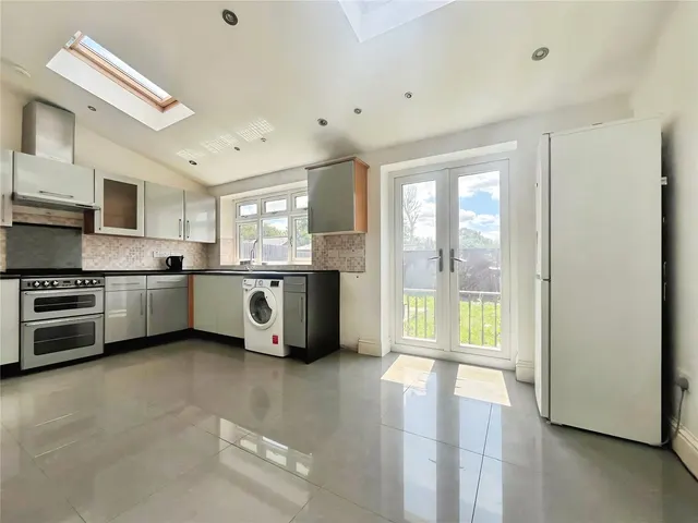 Station Road, Hounslow, TW3, photo 1