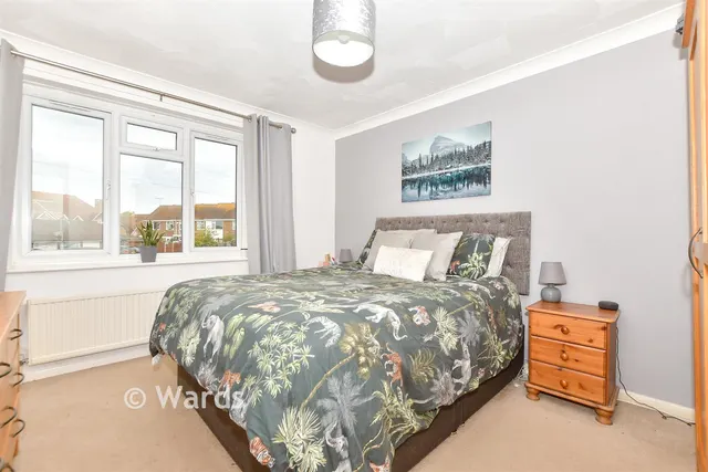 Ashdown Crescent, New Romney, TN28, photo 3