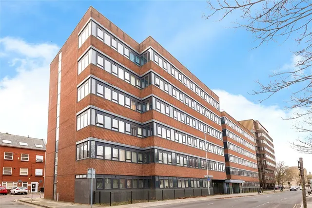 flat — Farnsby Street, Swindon, Wiltshire, SN1