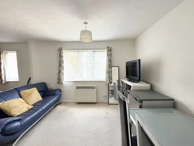 Verona Close, Uxbridge, UB8, photo 2