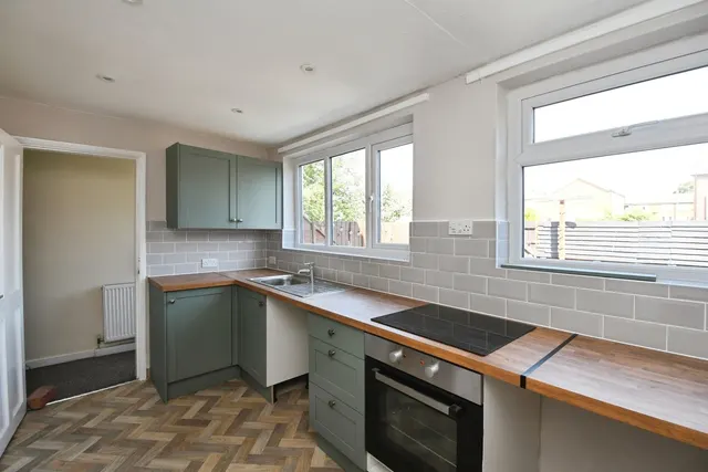 Photo 3 — Henley Street, Lincoln, Lincolnshire, LN5