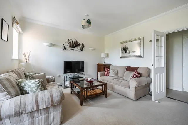 Photo 3 — Marnhull Rise, Winchester, SO22