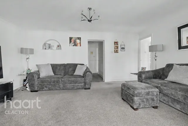 Jaywick Lane, Clacton-On-Sea, CO16, photo 2