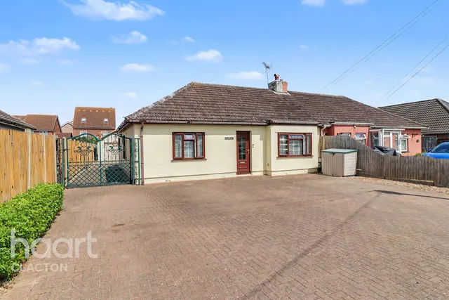Jaywick Lane, Clacton-On-Sea, CO16, photo 1