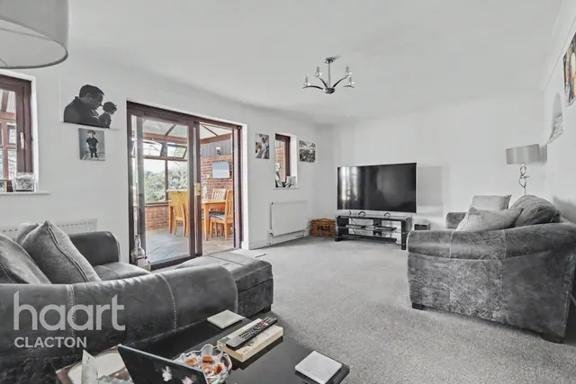 Jaywick Lane, Clacton-On-Sea, CO16, photo 3