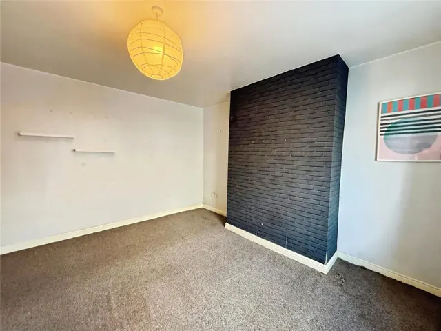Hawthorne Terrace, Crosland Moor, HD4, photo 3