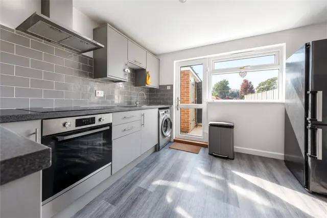 Willow Crescent, Oakham, LE15, photo 2