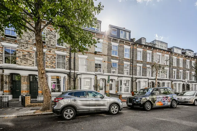 London, N4, photo 1