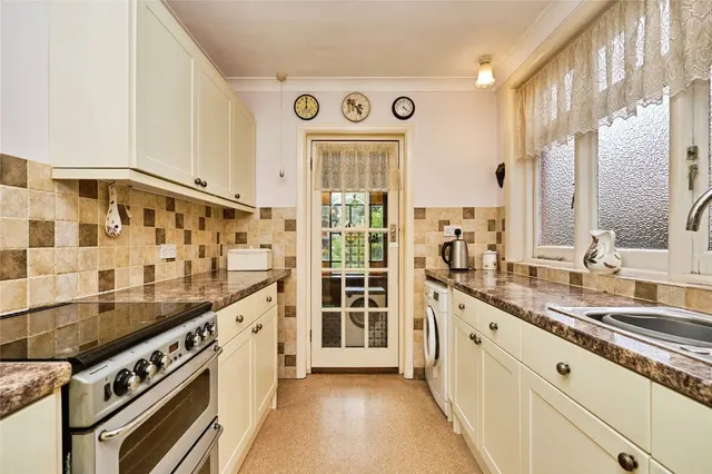 Whitesmith Road, Newport, PO30, photo 2
