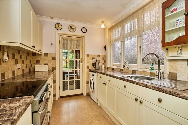 Whitesmith Road, Newport, PO30, photo 3