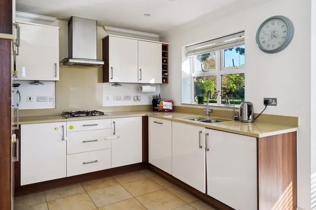 Photo 3 — Lower Cookham Road, Maidenhead SL6 8JX