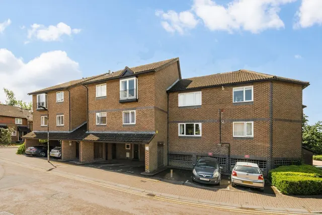 Abbeyfields Close, NW10, photo 1