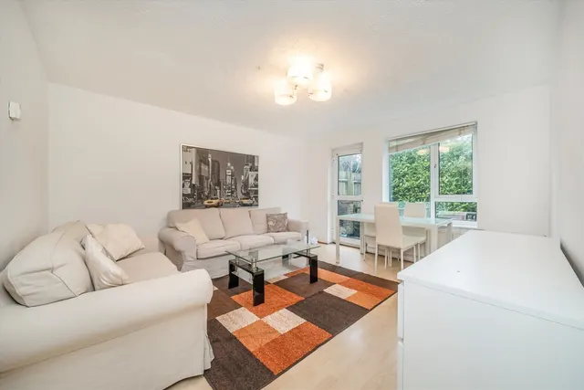 Abbeyfields Close, NW10, photo 3