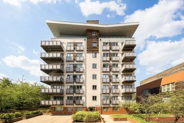 Agate Close, NW10, photo 1