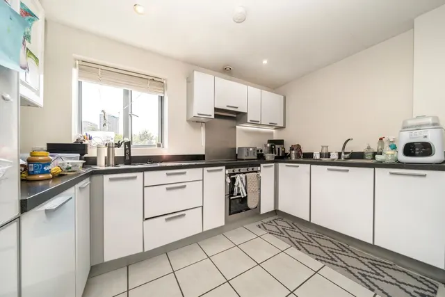 Agate Close, NW10, photo 2