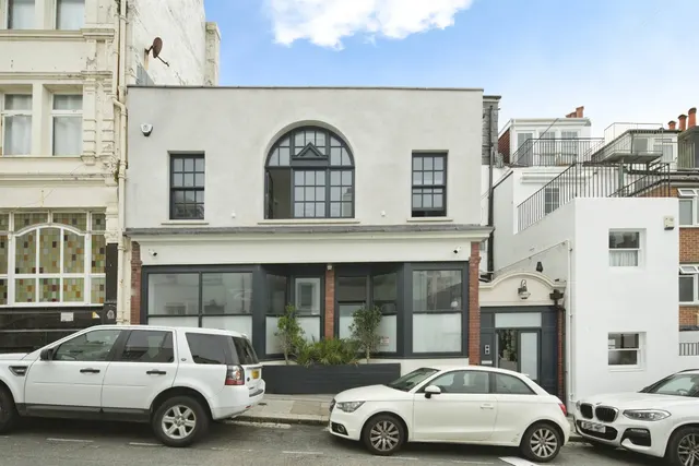 Brunswick Street East, Hove, photo 1