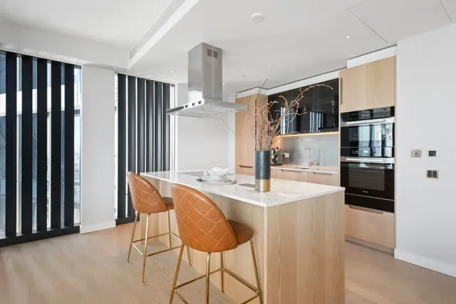 Nine Elms Lane, London, SW8, photo 2
