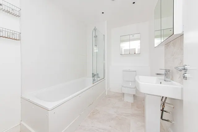 London Road, Blackwater, GU17, photo 3