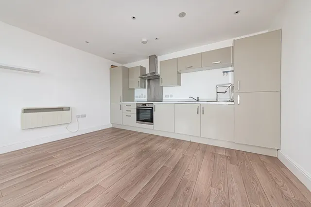 London Road, Blackwater, GU17, photo 2