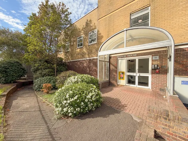 London Road, Blackwater, GU17, photo 1