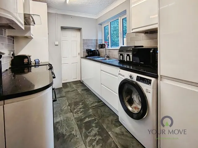 Lester Road, Chatham, ME4, photo 2