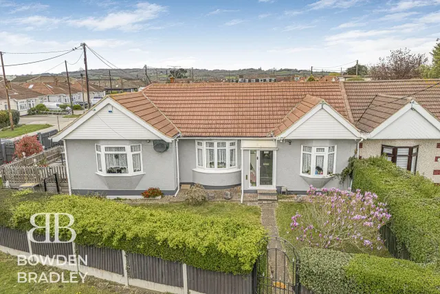 Central Avenue, Corringham, SS17, photo 1