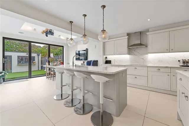 Catherine Drive, Sunbury On Thames, TW16 7TF, photo 1