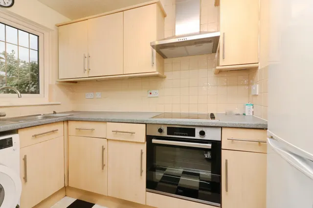 Photo 2 — Larkins Close, Baldock, SG7