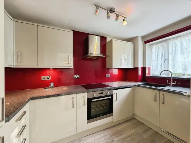 Photo 2 — Prestatyn Close, Old Town, Stevenage, SG1
