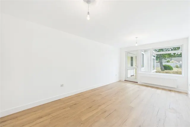 Claydon Road, Horsell, GU21, photo 3
