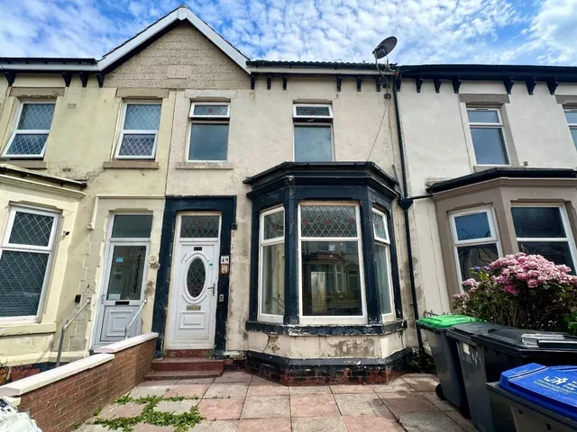 Warbreck Drive, Blackpool, photo 1