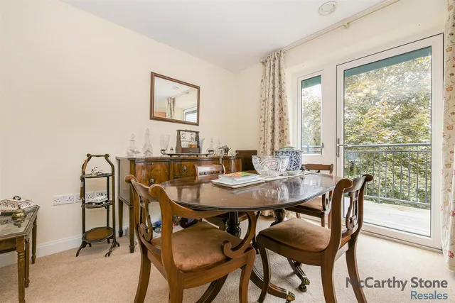Hart Close, Wilton, SP2, photo 3