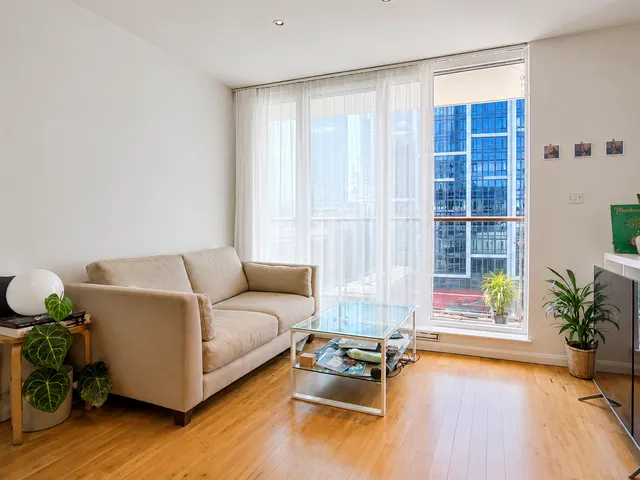 Hanover House, St. George Wharf, SW8, photo 3