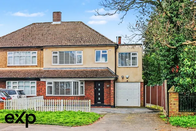 Brentwood Road, Gidea Park, RM2, photo 1