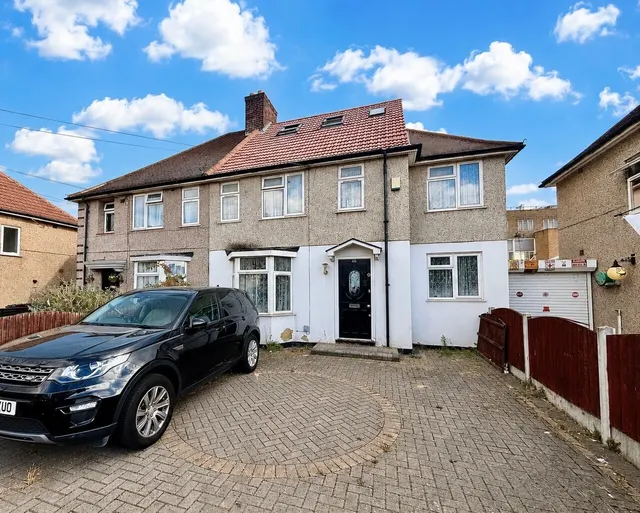 Photo 2 — Reede Road, Dagenham, RM10