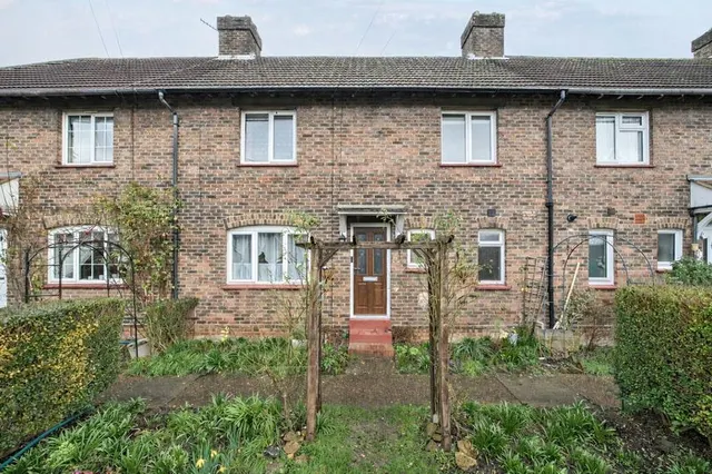 Photo 2 — Downsway, Whyteleafe CR3 0EU