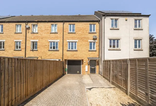 Castle Court, Stoke Gifford, BS34, photo 1