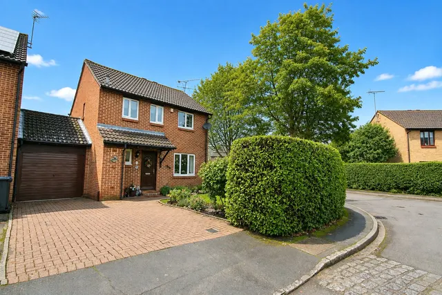 Alterton Close, Goldsworth Park, GU21, photo 1