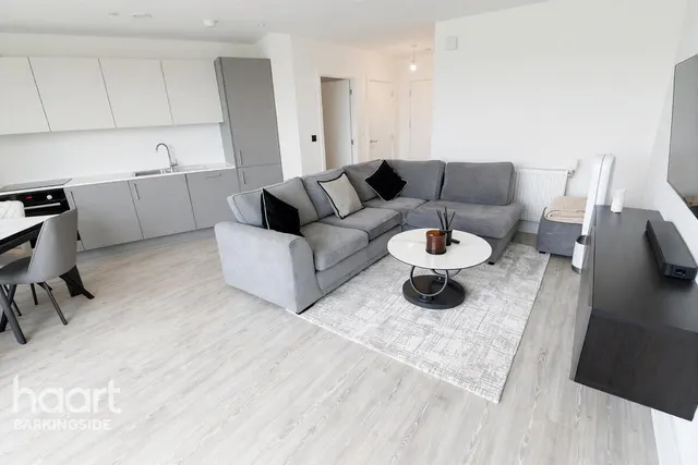 Manford Way, Chigwell, IG7, photo 3